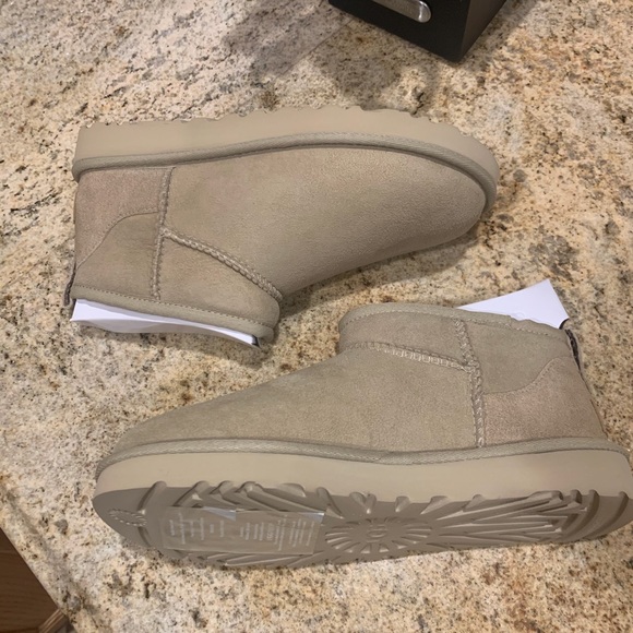 NIB UGG Ultra Mini in Mustard Seed US6 EU37 - Picture 12 of 12